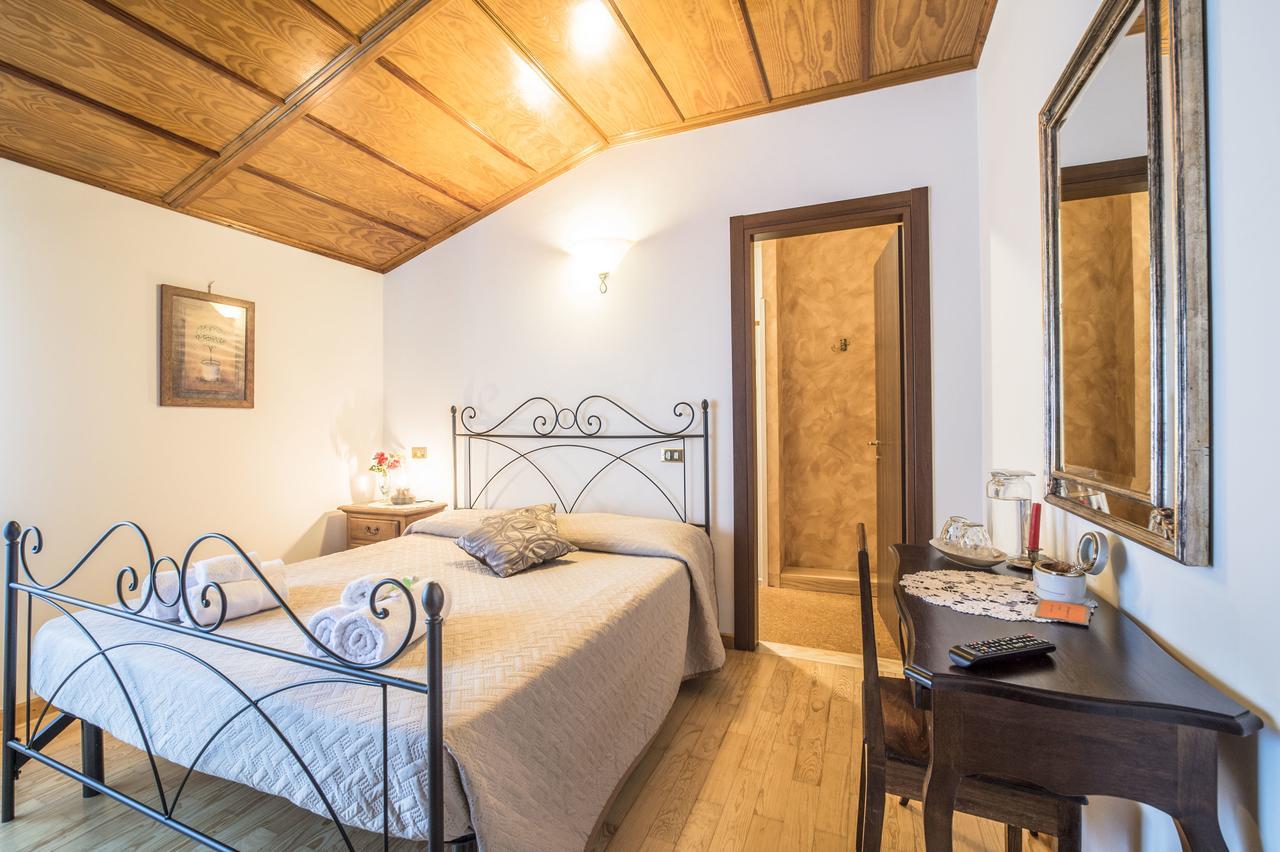 Villa Montegenco Comunanza Bagian luar foto