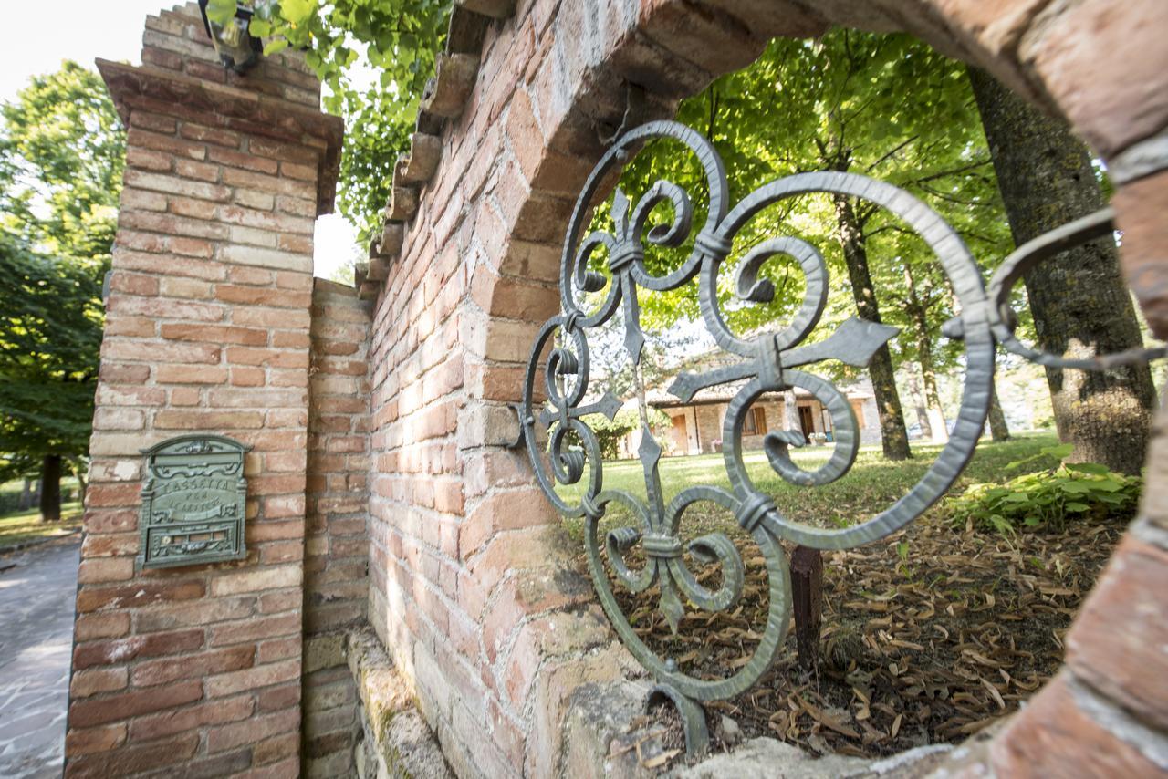 Villa Montegenco Comunanza Bagian luar foto